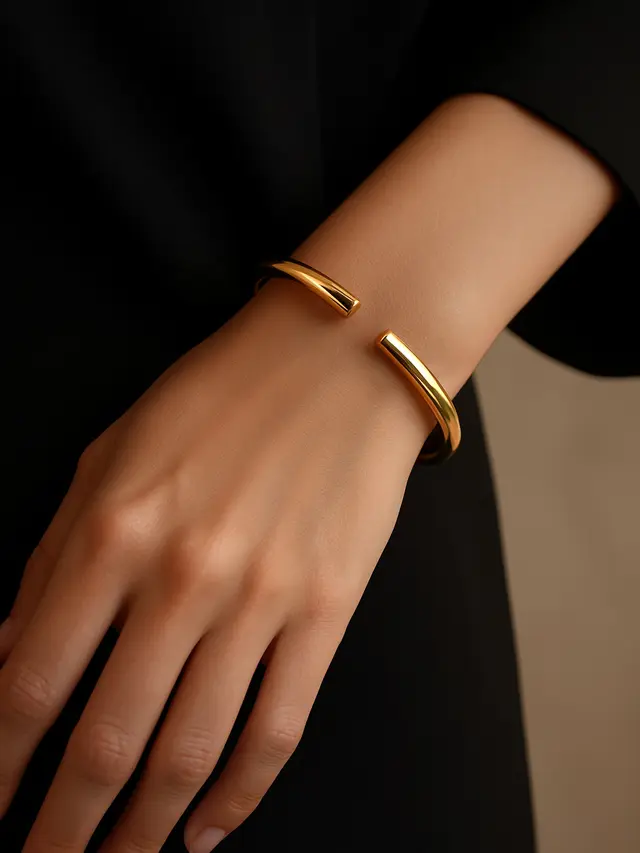 Inspirasi Model Gelang Oval Emas Biar Tangan Tampak Lebih Panjang