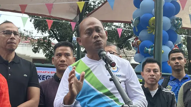 Direktur Jenderal (Dirjen) Perikanan Budidaya KKP, Haeru Rahayu, di Saluran RW 06, Kelapa Gading Barat, Jakarta Utara, Jumat (17/4/2026) (Liputan6.com/Winda Nelfira)