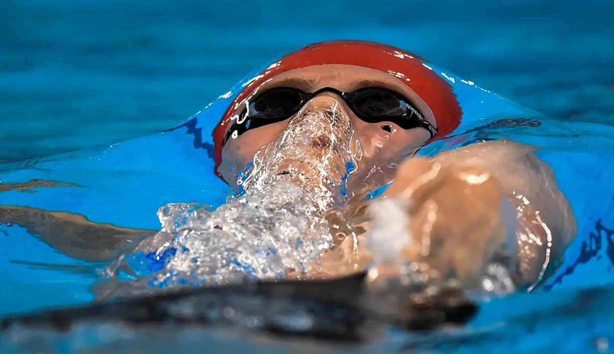 Perenang Swedia, Oskar Eriksson, saat berlomba di nomor 200m gaya punggung putra Pesta Olah Raga Eropa 2015 di Baku, Azerbaijan. (25/6). (AFP PHOTO/KIRILL KUDRYAVTSEV)