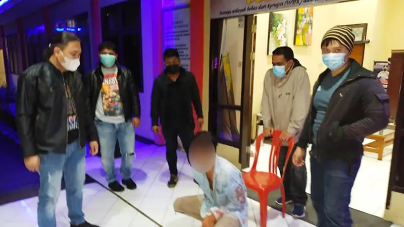 Hanya dalam waktu satu jam usai kejadian, petugas berhasil mengamankan pelaku di ruas jalan Rurukan-Kumelembuai, saat hendak melarikan diri ke Pusat Kota Tomohon.