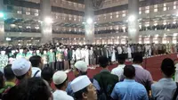 Warga Nadliyin saat menggelar doa bersama di Masjdi Istiqlal, Jakarta, Sabtu (5/9/2015). (Liputan6.com/Nafiysul Qodar)
