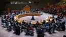 Setelah negosiasi yang intens selama berhari-hari mengenai jeda kemanusiaan dan pengiriman bantuan ke Jalur Gaza, Dewan Keamanan Perserikatan Bangsa-Bangsa (PBB) meloloskan resolusi tentang bantuan untuk Gaza. (AP Photo/Yuki Iwamura)