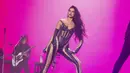 Dua Lipa tampil pada hari kedua Festival Musik Lollapalooza di Grant Park, Chicago, Amerika Serikat, 29 Juli 2022. Hampir 100.000 orang diperkirakan akan memasuki area festival setiap hari. (Photo by Amy Harris/Invision/AP)