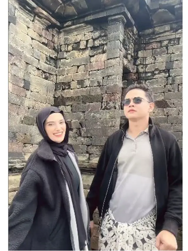 6 Potret Babymoon Nadya Mustika dan Suami ke Dieng, Baby Bump Mulai Terlihat