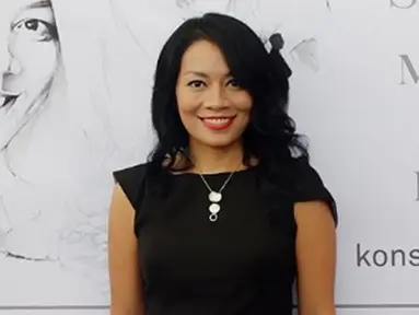Meski lebih dikenal sebagai seorang penulis. Namun nama Dee Lestari lebih dahulu dikenal sebagai seorang penyanyi pada tahun 90'an. Novel-novel karya Dee Lestari sendiri kerap kali menjadi best seller dan salah satunya ialah Supernova (Liputan6.com/IG/deelestari)