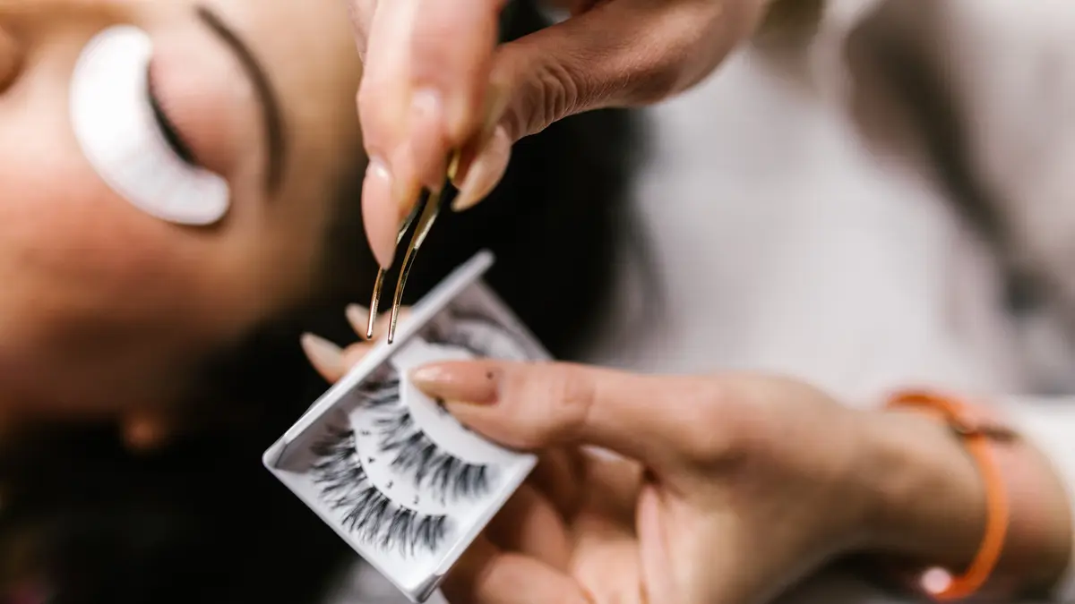 How To: Tips Memasang Eyelash untuk Hasil Mata yang Lentik Sesuai Ekspetasi dari Makeup Artis