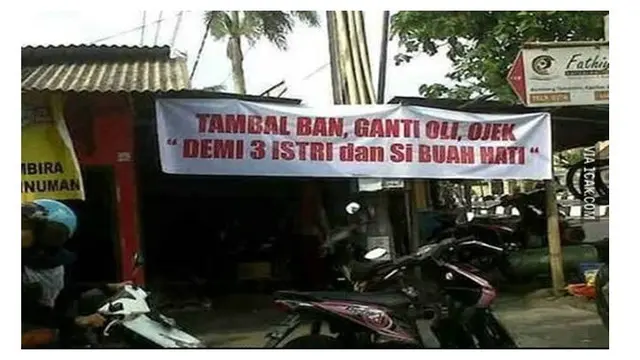 Tulisan Nyeleneh di Bengkel Ini Bikin Gagal Fokus