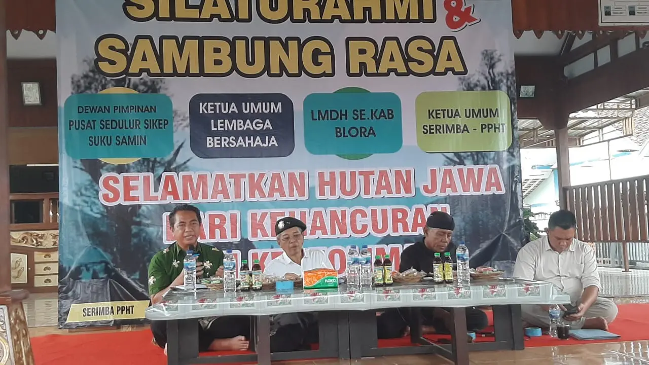 Pertemuan membahas KHDPK di Pendopo Sedulur Sikep Samin Desa Sambongrejo, Kecamatan Sambong, Kabupaten Blora. (Liputan6.com/Ahmad Adirin)