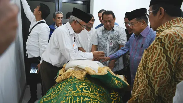 Jusuf Kalla melayat AM Fatwa di Rumah Sakit MMC Jakarta