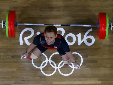 Ekspresi Eko Yuli Irawan setelah gagal mengangkat barbel di nomor angkat besi kelas 62 kg Olimpiade Rio 2016 di Rio de Janeiro, Brasik, Selasa pagi (9/08/2016). (Reuters/Yves Herman)