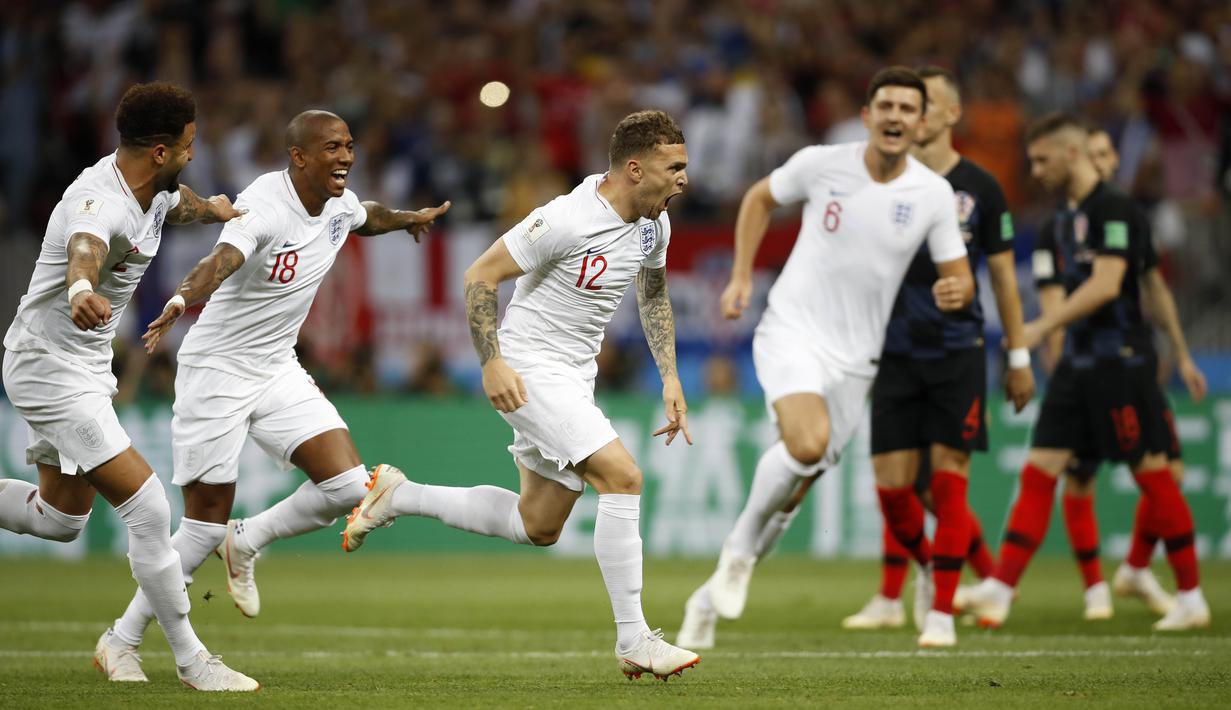 Gelandang Inggris, Kieran Trippier, melakukan selebrasi usai mencetak gol ke gawang Kroasia pada laga semifinal Piala Dunia di Stadion Luzhniki, Rabu (11/7/2018). Kroasia menang 2-1 atas Inggris. (AP/Francisco Seco)