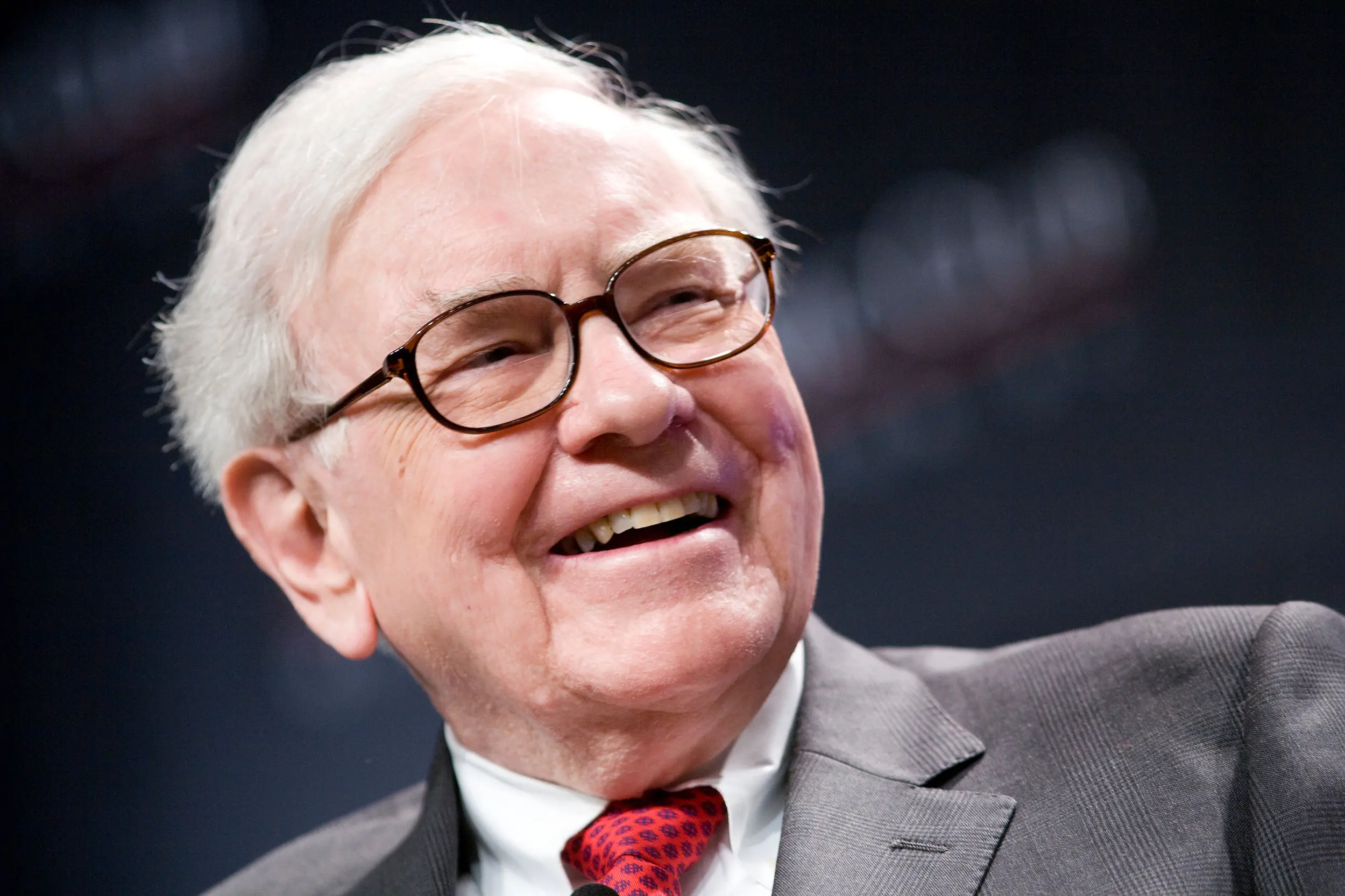 Kata Warren Buffett, kalau mau sukses sekaligus bahagia. 