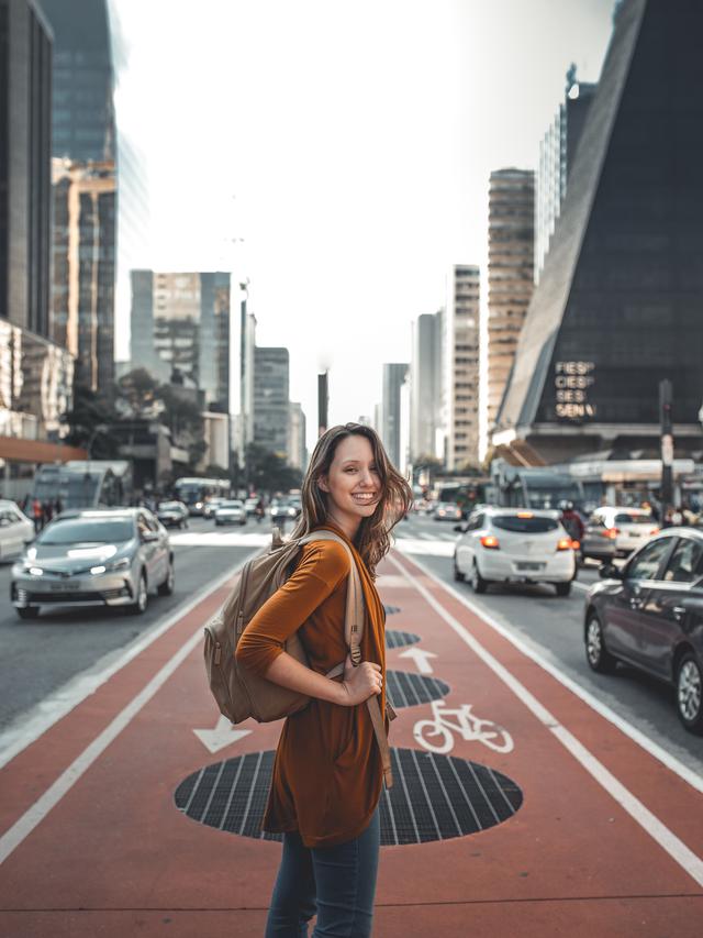 Ilustrasi traveling, liburan, jalan-jalan