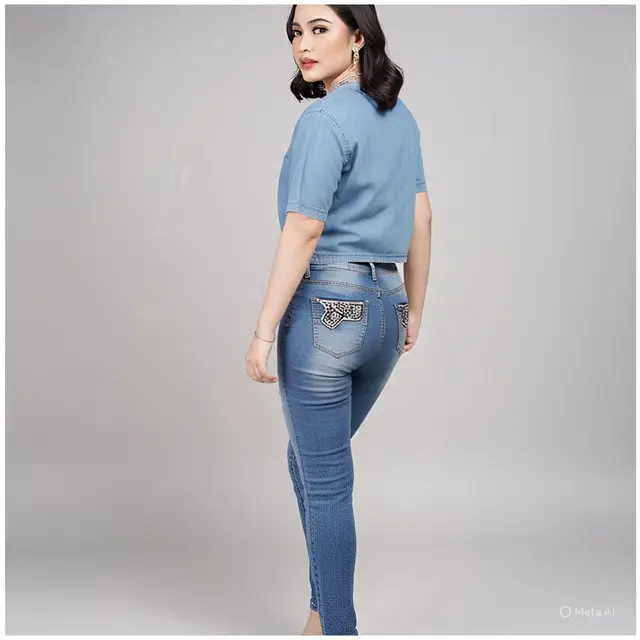 10 Tren Denim Kekinian 2025 untuk Wanita, Jadikan Gayamu Sekeren Model Runway