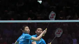 Pasangan Praveen Jordan/Debby Susanto berhasil menaklukan pasangan ganda campuran China, Zhang Nan/Zhao Yunlei, pada semifinal All England 2016 di Birmingham, Inggris, Sabtu (12/3/2016). (PBSI/Nafielah)