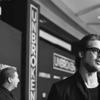 Brad Pitt merasakan kesedihan yang mendalam dan kini ia bersanddar pada ibunya. (AFP/Bintang.com)