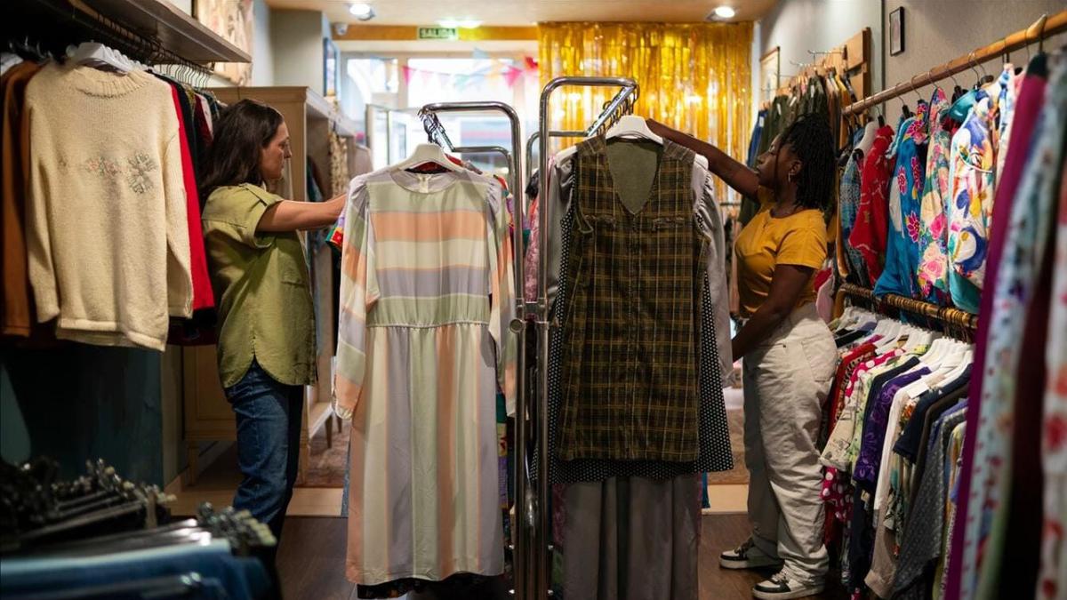 Ingin Membuka Bisnis Thrift Shop? Pelajari Dulu Plus Minusnya!