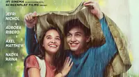 Poster Film Seperti Hujan Yang Jatuh Ke Bumi Dicetak Jadi Sampul Novelnya