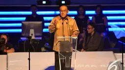 Aburizal Bakrie saat memberikan pidato di acara Penghargaan Achmad Bakrie XII di XXI Ballroom Djakarta Theatre, Jakarta Pusat, Rabu (10/12/2014). (Liputan6.com/Panji Diksana)