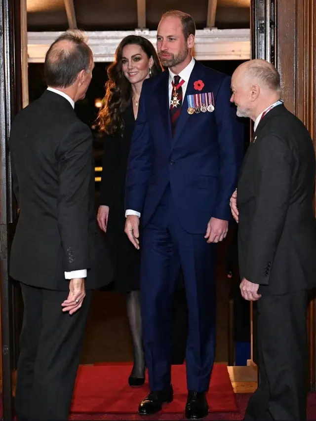 Tampil Dua Hari Berturut-Turut, Kate Middleton Tampikan Pesona Berbeda dengan Gaun Hitam