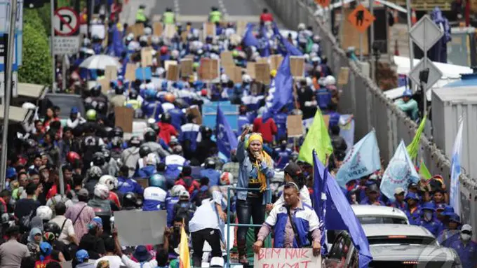 Potret Kerennya Demo Buruh di Berbagai Negara Dunia