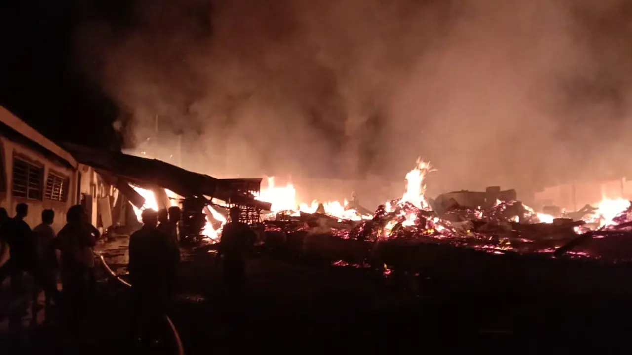 Kebakaran pabrik kayu di Majenang, Cilacap, Jawa Tengah. (Foto: Liputan6.com/BPBD CLP/Muhamad Ridlo)