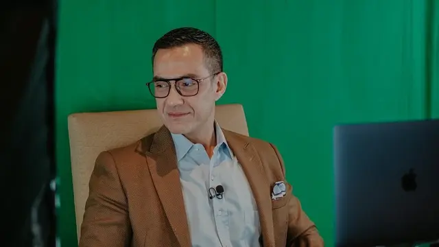 Awet Muda, Ini 6 Potret Terbaru Presenter Ferdy Hasan Bareng Sang Istri