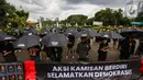 Para aktivis juga menuntut penuntasan kasus-kasus kekerasan berbasis gender, kesetaraan, perlindungan hukum untuk pekerja perempuan, serta keadilan untuk para korban kekerasan seksual. (Liputan6.com/Angga Yuniar)