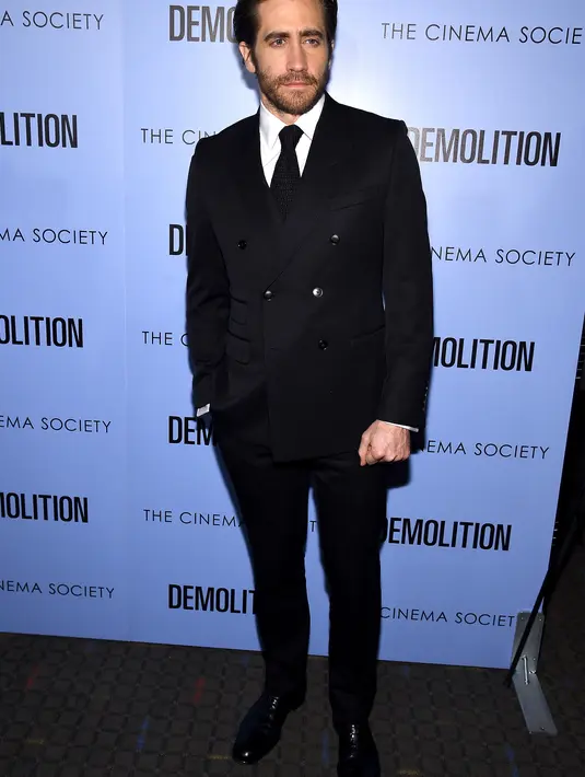 Jake Gyllenhall pacaran dengan Taylor pada tahun 2011. Salah satu mantan Taylor ini rupanya memiliki rencana hubungan serius. Jake pun rela merogoh kocek besar menyewa jet pribadi untuk Taylor. Namun, Jake yang memutuskan tali cintanya untuk Taylor.