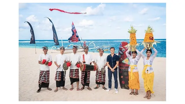 Gaya Tom Holland Memakai Piyama Saat Promosi Film Spider-Man di Bali