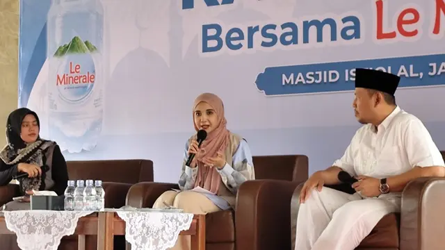 Buka Puasa Bersama Le Minerale: Ribuan Jemaah Masjid Istiqlal Nikmati Air Mineral Berkualitas
