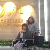 Industri hiburan Indonesia kembali dirundung duka. Yana Zein, meninggal dunia setelah melawan penyakit kanker payudaranya. Kepergiannya tentu menjadi luka mendalam bagi keluarga dan para sahabatnya. (doc.pribadi)