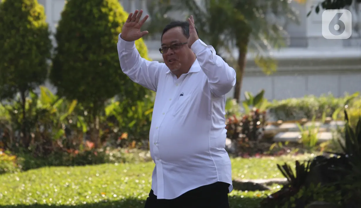 Menteri PPN/Kepala Bappenas pada Kabinet Kerja Jilid I Bambang Brodjonegoro tiba di Istana Kepresidenan, Jakarta, Selasa (22/10/2019). Kedatangan Bambang menyusul sejumlah tokoh yang sebelumnya datang ke Istana terkait penetapan Calon Menteri Kabinet Kerja Jilid 2. (Liputan6.com/Angga Yuniar)