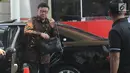 Menteri Dalam Negeri Tjahjo Kumolo mendatangi Gedung KPK, Jakarta, Kamis (22/8/2019). Kedatangannya untuk rapat lintas kementerian dan lembaga membahas pemanfaatan Nomor Induk Kependudukan (NIK) untuk perbaikan basis data pemberian bantuan sosial (Bansos). (merdeka/com/Dwi Narwoko)