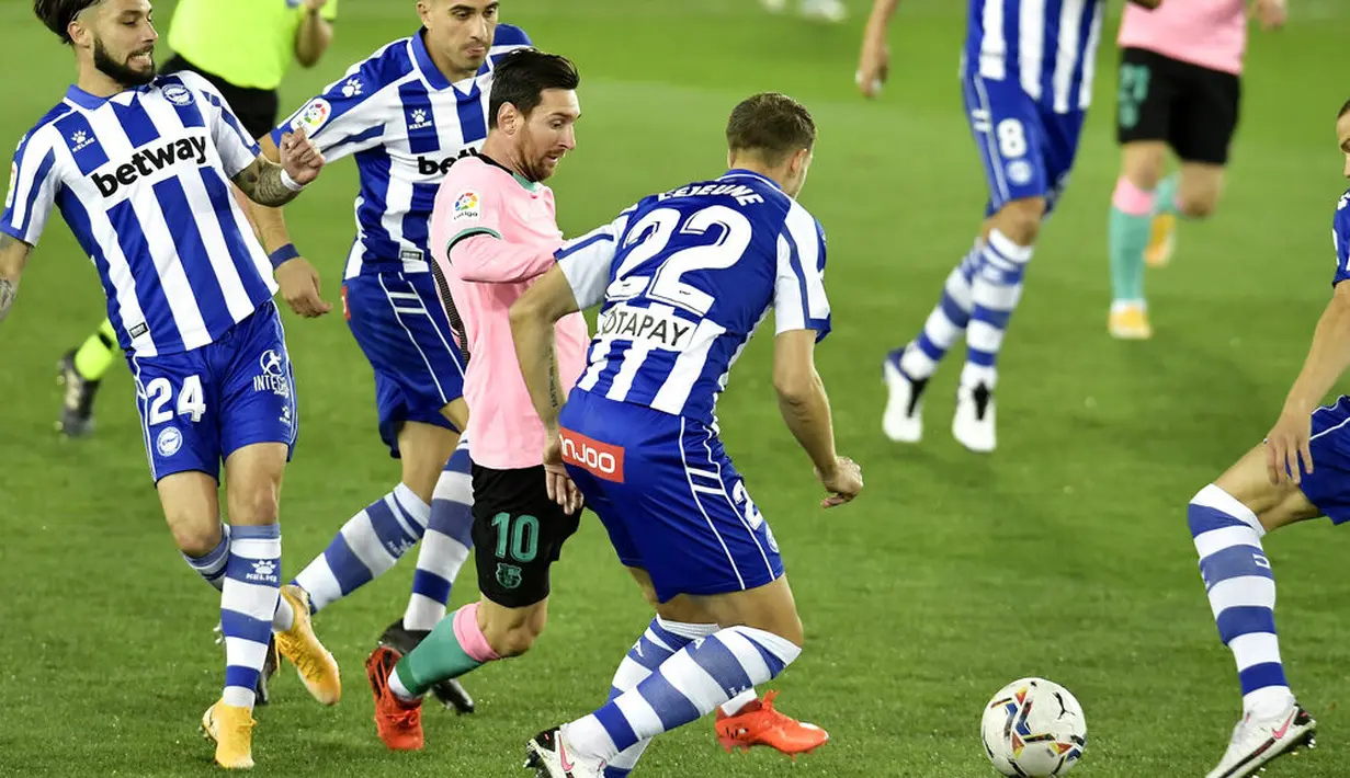 Barcelona hanya mampu memetik satu poin saat melawan 10 pemain Alaves pada laga Liga Spanyol. Gol Antoine Griezmann pada menit ke-63 menyalamatkan Barcelona dari kekalahan.