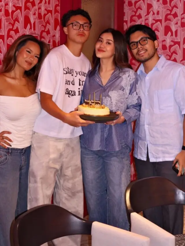 Zahwa, Aaliyah, dan Thariq merayakan ulang tahun Keanu. [@aaliyah.massaid]