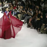 Karya desainer dengan kain negeri. (Foto: Dok. JFFF)