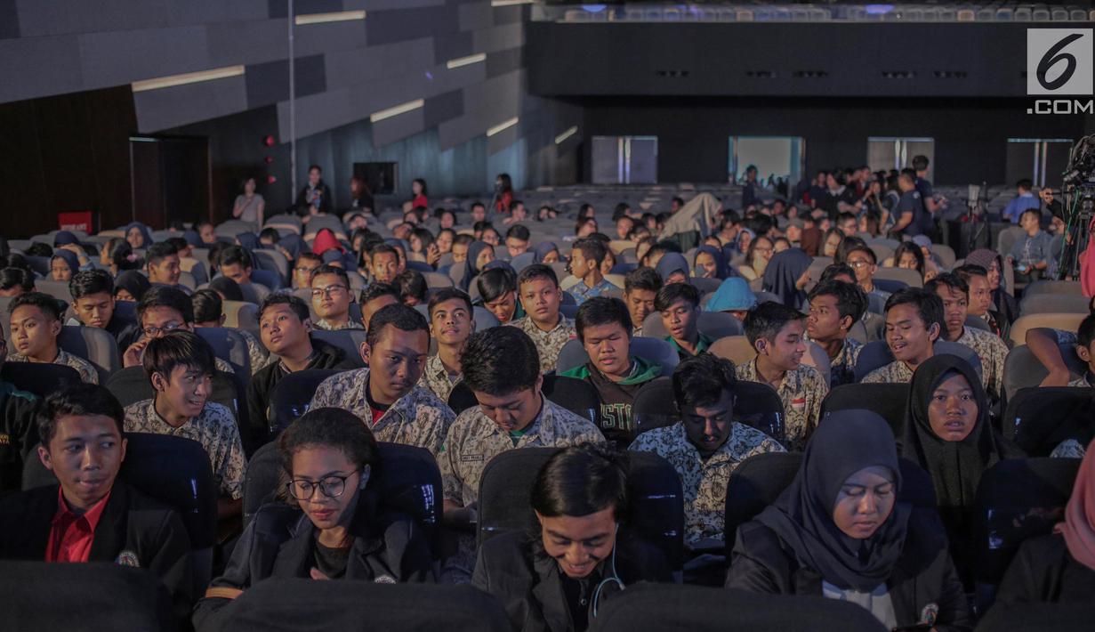 Peserta Emtek Goes To Campus (EGTC) 2018 memadati Auditorium Kampus Timur, Universitas Kristen Petra, Surabaya, Rabu (14/11). Gelaran EGTC ini juga akan menjadi ajang berbagi pengetahuan antar praktisi untuk para mahasiwa. (Liputan6.com/Faizal Fanani)