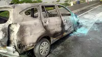 Diduga Korsleting Listrik, Mobil Terbakar di Jalan Tol Layang Kemayoran Jakarta