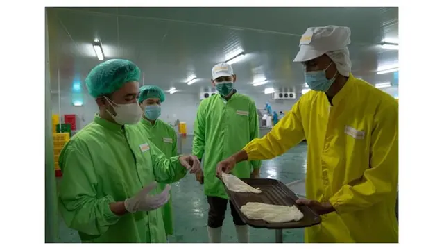 8 Potret Ruben Onsu Kunjungi Pabrik Pribadi, Perluas Bisnis di Sektor Makanan Beku