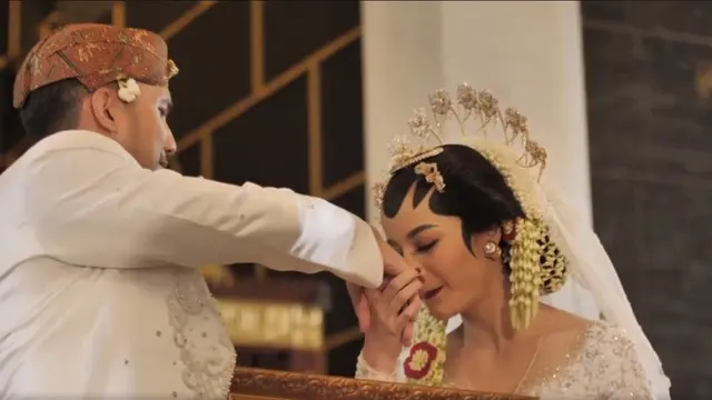 7 Potret Pernikahan Presenter Ovi Dian, Dilangsungkan di Masjid Milik Keluarga