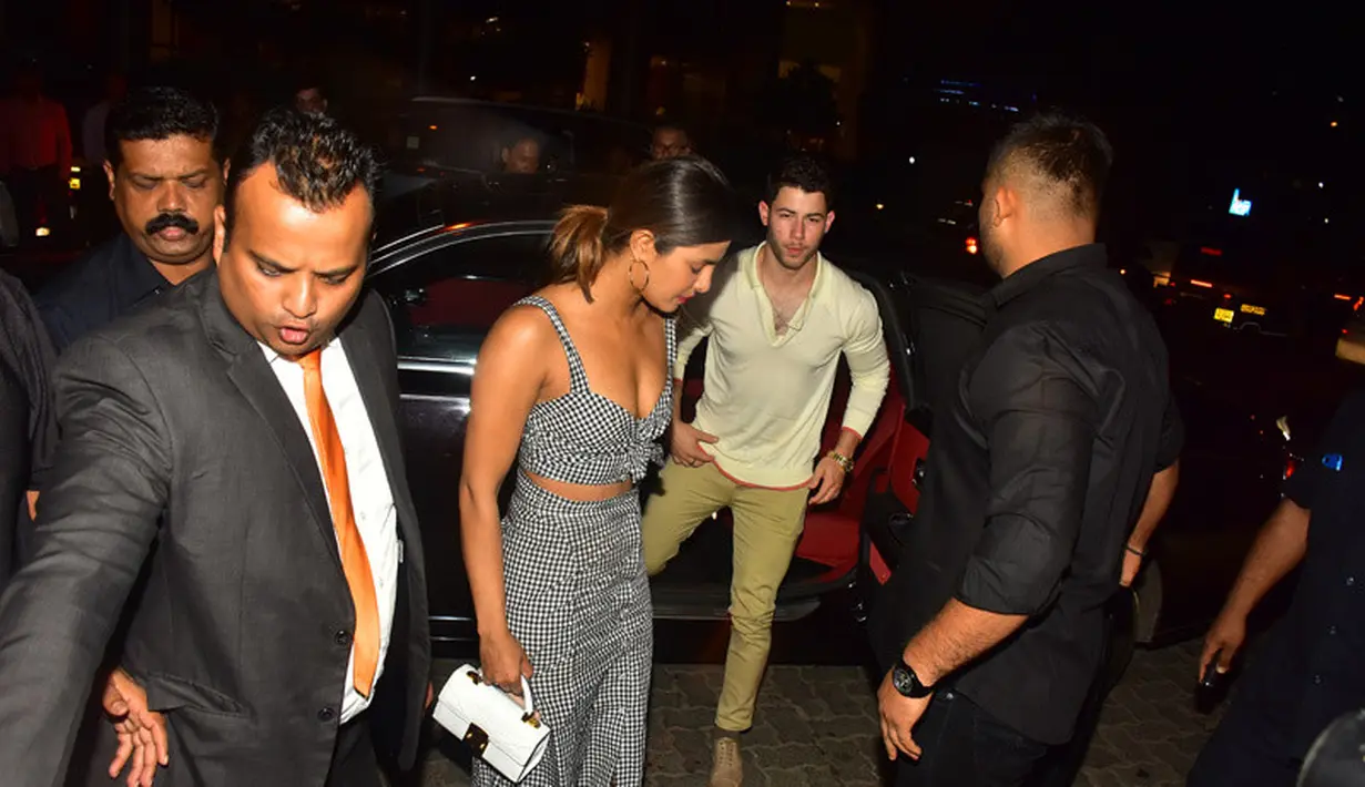 Setibanya di India, keduanya pun makan di restoran di Bandra, Mumbai bersama. (PEKA)