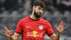 Kroasia menjelma menjadi kekuatan sepak bola di dunia dalam beberapa tahun ke belakang. Banyak dipenuhi pesepak bola hebat, Kroasia pun menjadi salah satu penyumbang pemain terbanyak di liga-liga top Eropa, sehingga banyak klub bersaing untuk mendapatkan jasa mereka. Seperti lima pemain berikut yang akhirnya berpindah klub pada awal musim 2023/2024 setelah diminati klub barunya. (AFP/Tobias Schwarz)