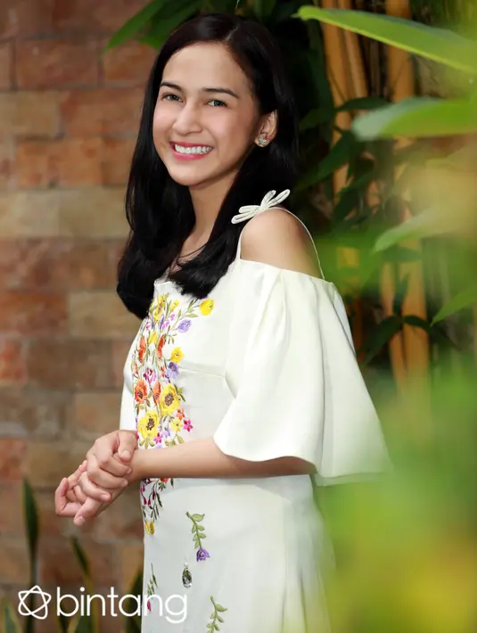 Nina Zatulini juga sadar betul, pasangan yang akan menikah sangat rentan terlibat masalah. Terutama dalam hal mempersiapkan segala keperluan pernikahan. (Deki Prayoga/Bintang.com)