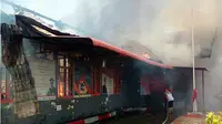 Warga binaan membakar rumah tahanan Kelas II B, Kampung Benteng, Kecamatan Kota Sigli, Kabupaten Pidie. (Liputan6.com/Rino Abonita/BPBD Pidie)