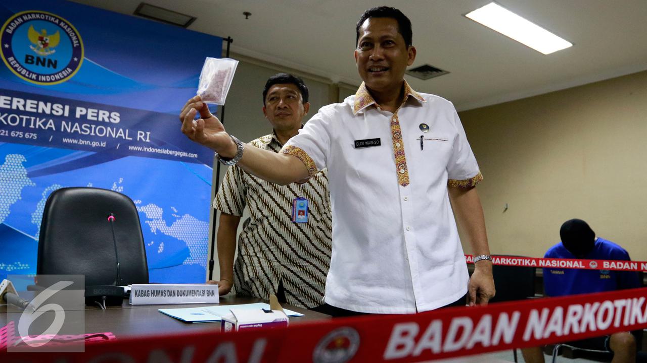 20151026-BNN-Tangkap-Uknum-TNI-AD-yang-Terlibat-Peredaran-Ektasi-Jakarta-Budi-Waseso