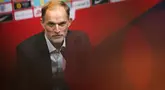 Thomas Tuchel saat ini menjabat sebagai pelatih timnas Inggris. Meski berhasil meraih trofi bersama Chelsea, beberapa kebijakan transfernya menuai kontroversi. Tuchel kerap melepas pemain Inggris yang akhirnya bersinar di klub lain.