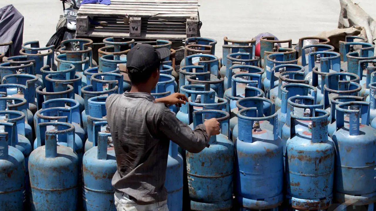 Harga Naik, Tabung Gas Elpiji 12 Kg Menggunung di Pengecer