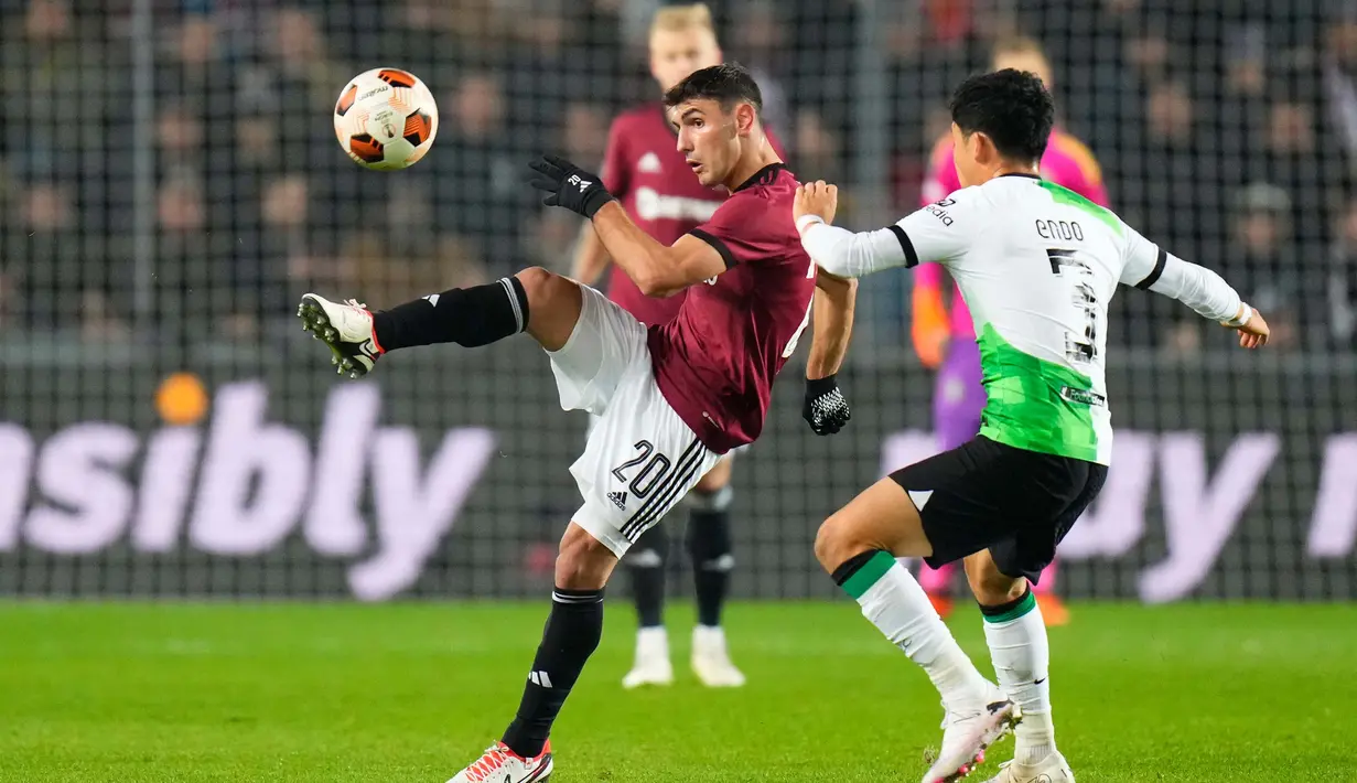 Memasuki babak kedua, tim asuhan Jurgen Klopp tidak mengendurkan pola permainan. (AP Photo/Petr David Josek)
