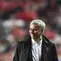 Pelatih Manchester United, Jose Mourinho, tersenyum usai tim nya menang atas Benfica pada laga Liga Champions di Stadion Luz, Kamis (19/10/2017). Manchester United menang 1-0 atas Benfica. (AFP/Patricia De Melo Moreira)